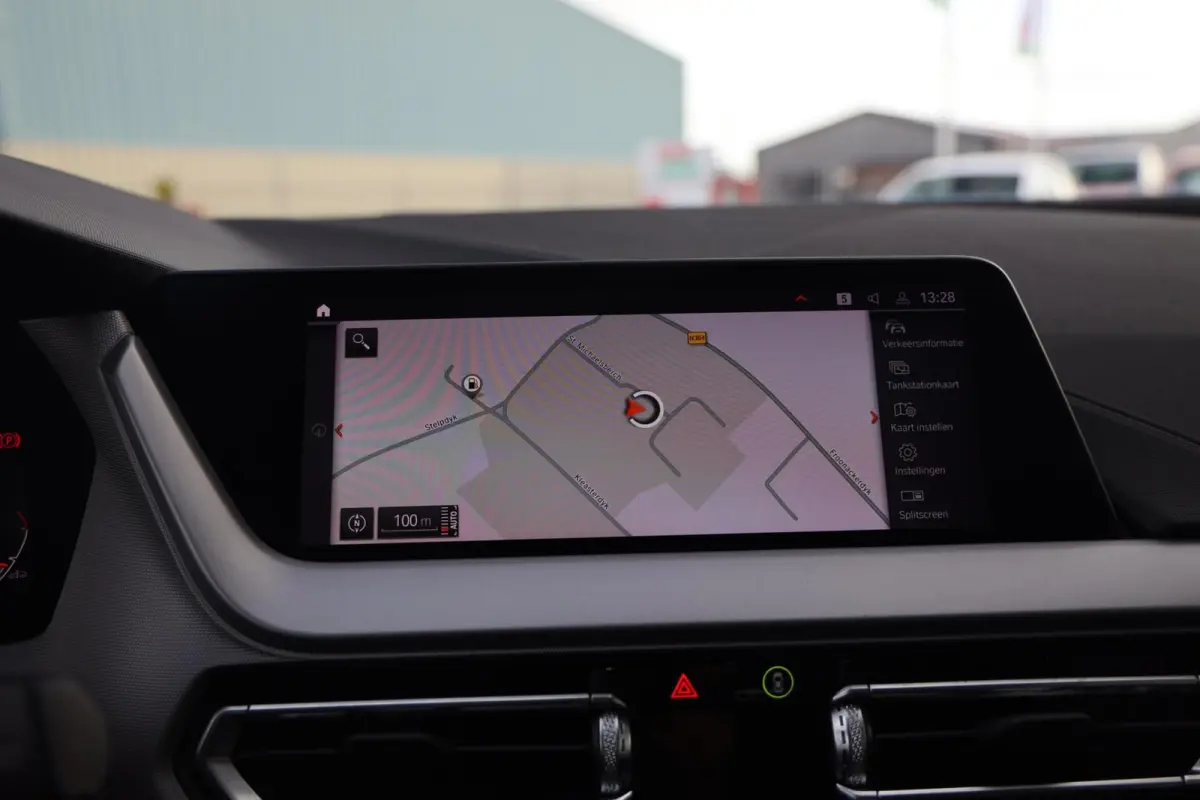 116i Business Edition|Navi|Cruise|Apple carplay/Android auto|LED|