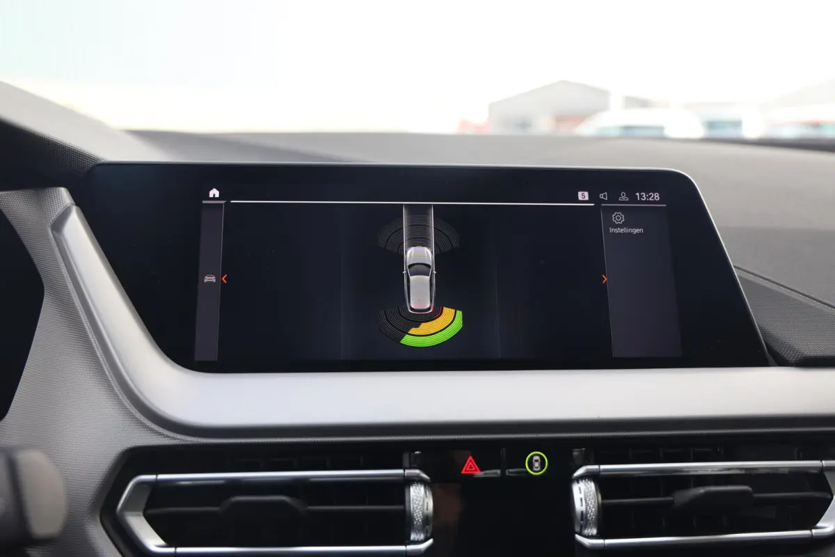 116i Business Edition|Navi|Cruise|Apple carplay/Android auto|LED|
