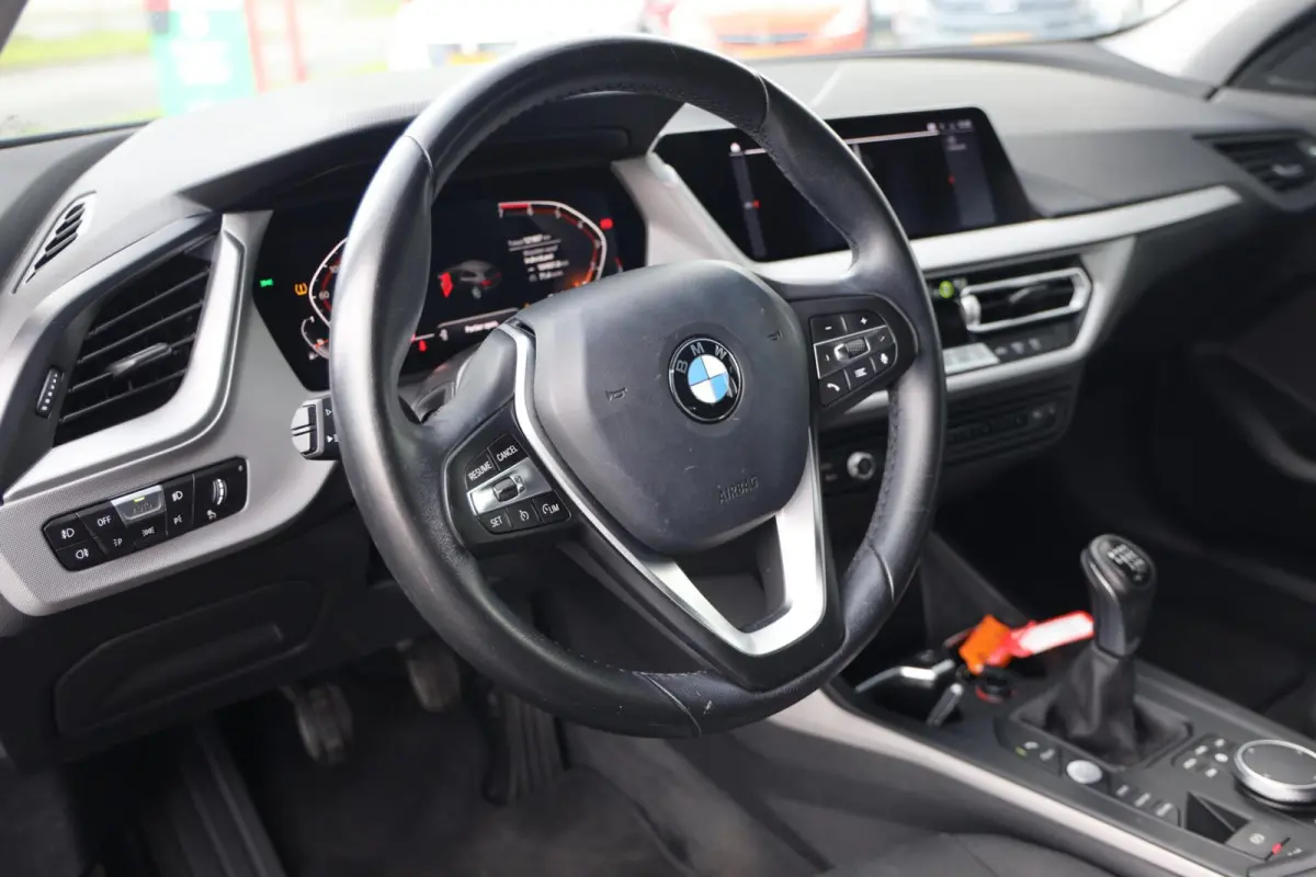 116i Business Edition|Navi|Cruise|Apple carplay/Android auto|LED|