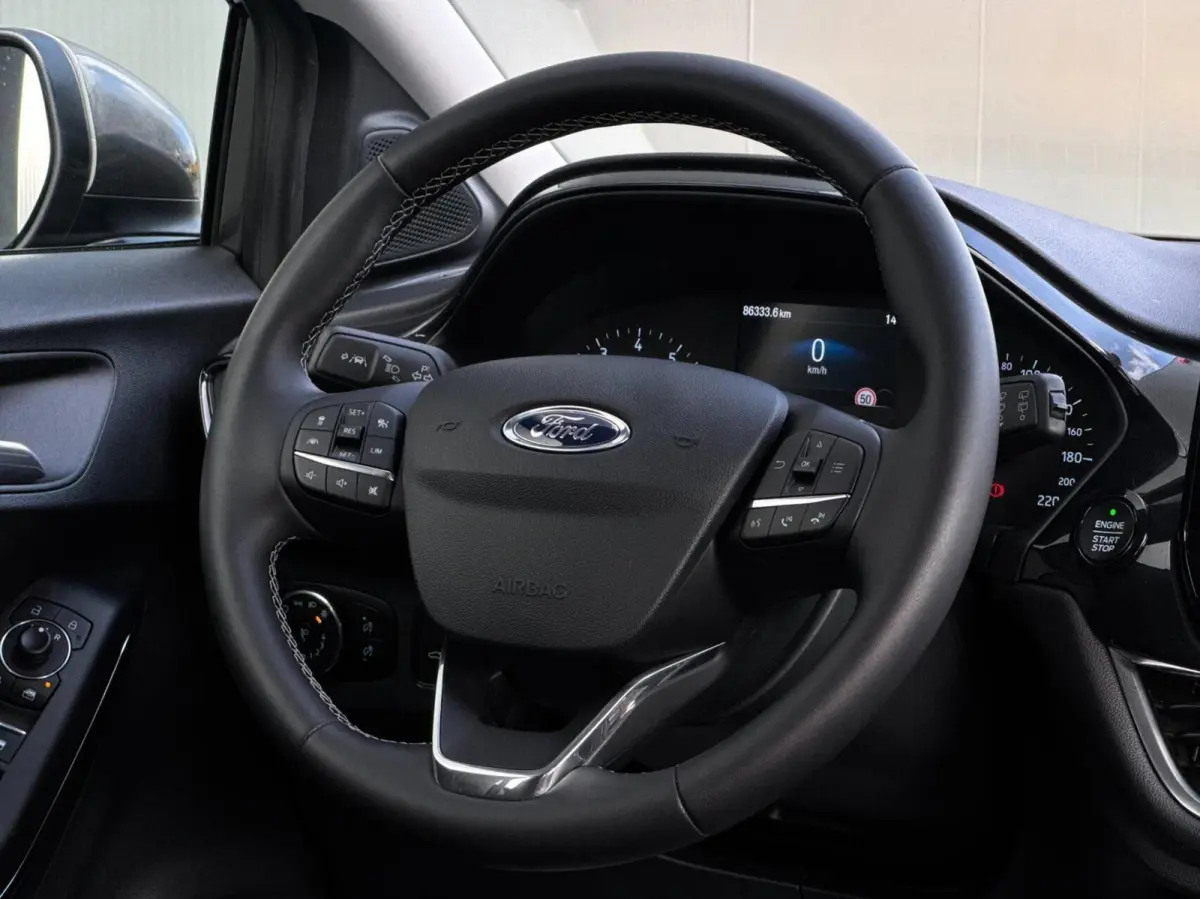 1.0 EcoBoost Titanium // Automaat // CarPlay // Camera // Keyless // ACC