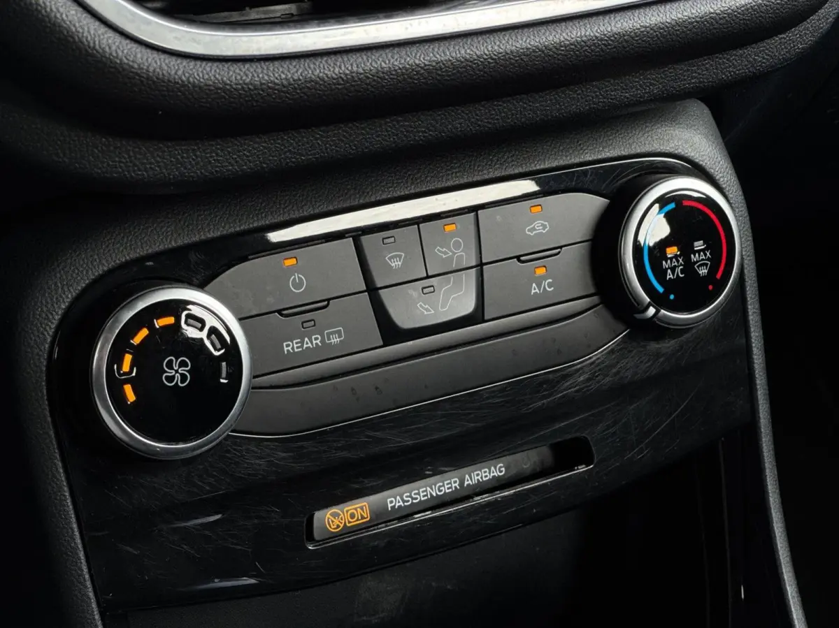 1.0 EcoBoost Titanium // Automaat // CarPlay // Camera // Keyless // ACC