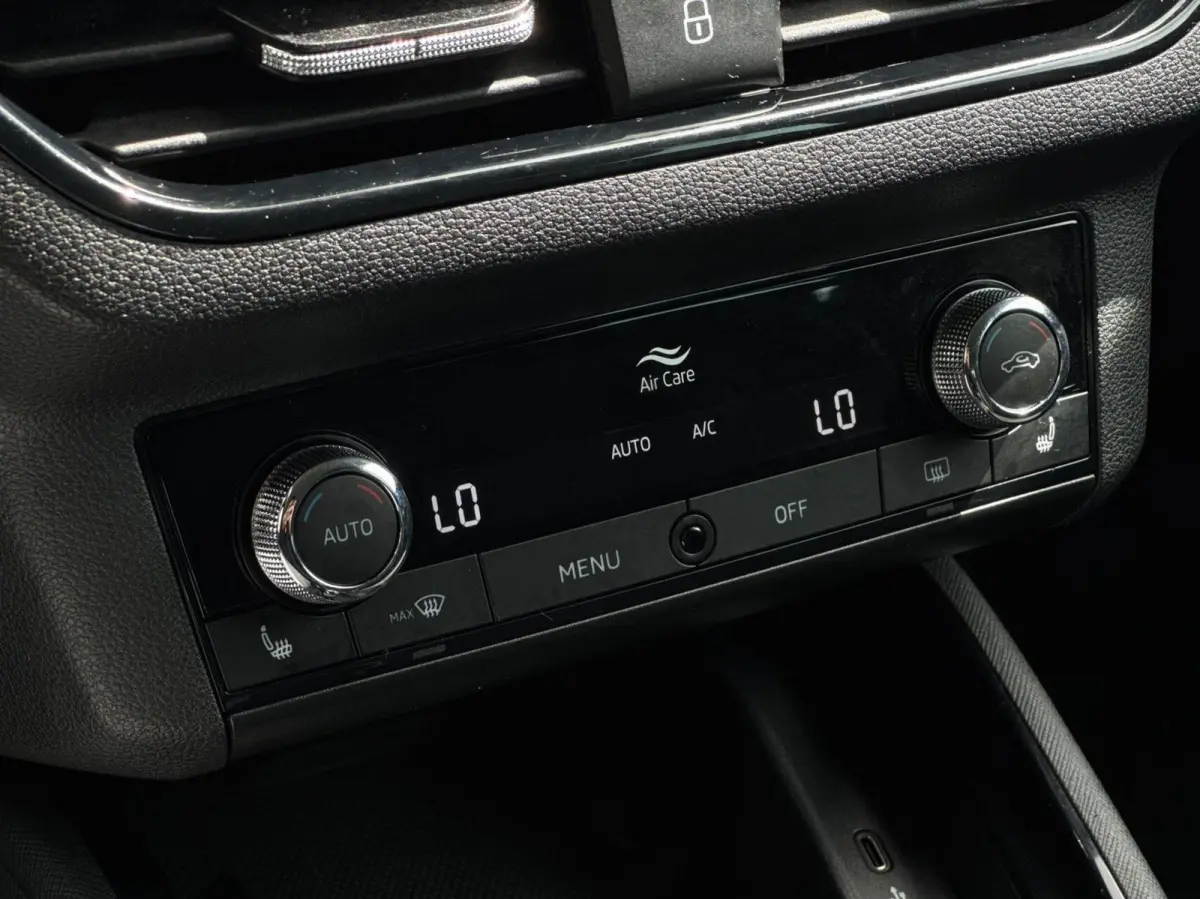 1.0 TSI DSG Clever Automaat // ACC // Camera // CarPlay // Stoelverwarming