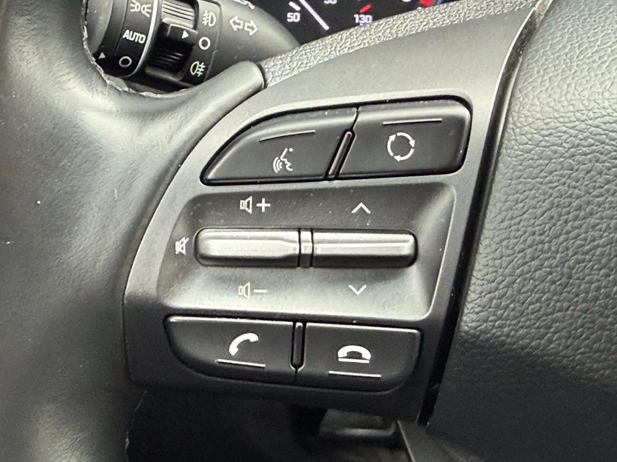 1.0 T-GDI Comfort / Achteruitrijcamera / Apple CarPlay & Android Auto / Rijstrookassistent / Cruise control / Parkeersensoren achter / Lichtmetalen velgen / LED-dagrijverlichting / Multifunc