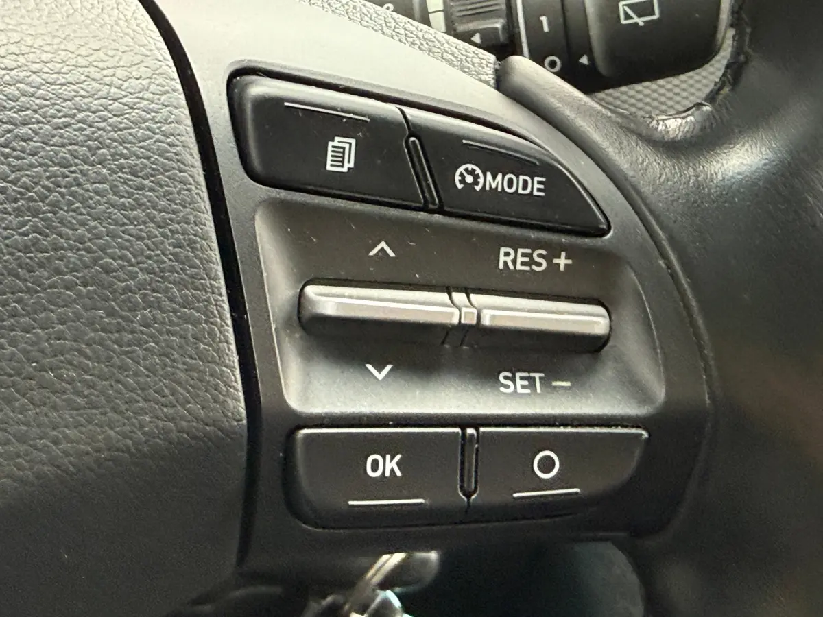 1.0 T-GDI Comfort / Achteruitrijcamera / Apple CarPlay & Android Auto / Rijstrookassistent / Cruise control / Parkeersensoren achter / Lichtmetalen velgen / LED-dagrijverlichting / Multifunc