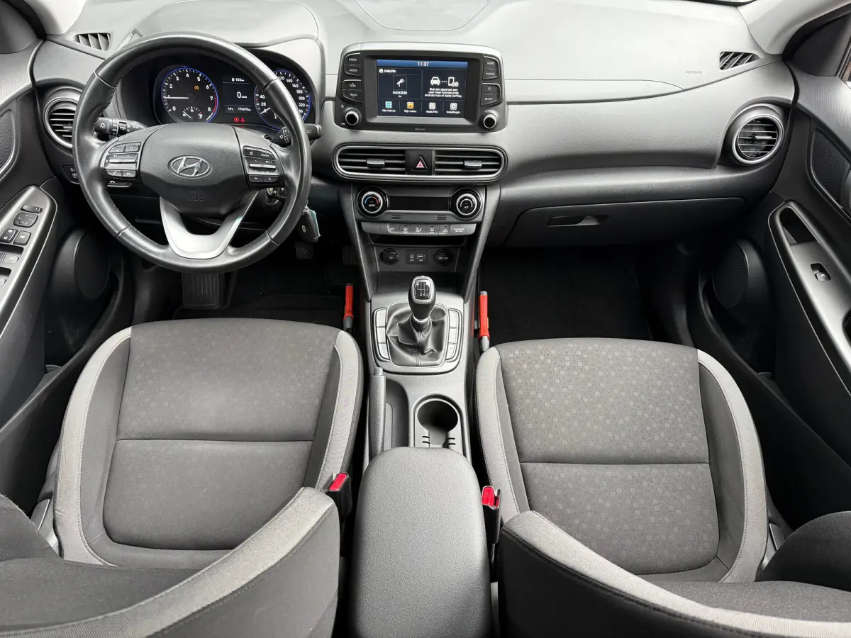 1.0 T-GDI Comfort / Achteruitrijcamera / Apple CarPlay & Android Auto / Rijstrookassistent / Cruise control / Parkeersensoren achter / Lichtmetalen velgen / LED-dagrijverlichting / Multifunc