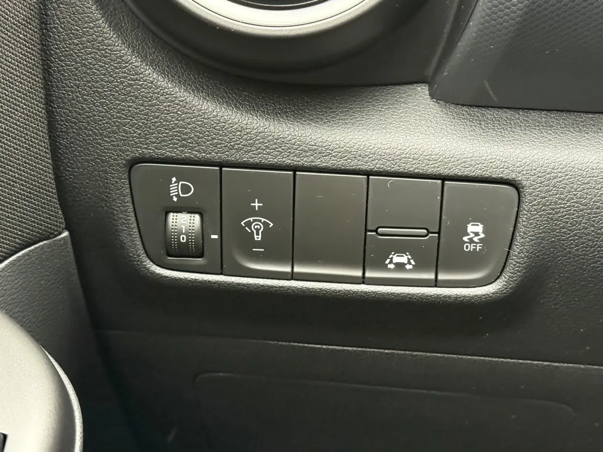 1.0 T-GDI Comfort / Achteruitrijcamera / Apple CarPlay & Android Auto / Rijstrookassistent / Cruise control / Parkeersensoren achter / Lichtmetalen velgen / LED-dagrijverlichting / Multifunc
