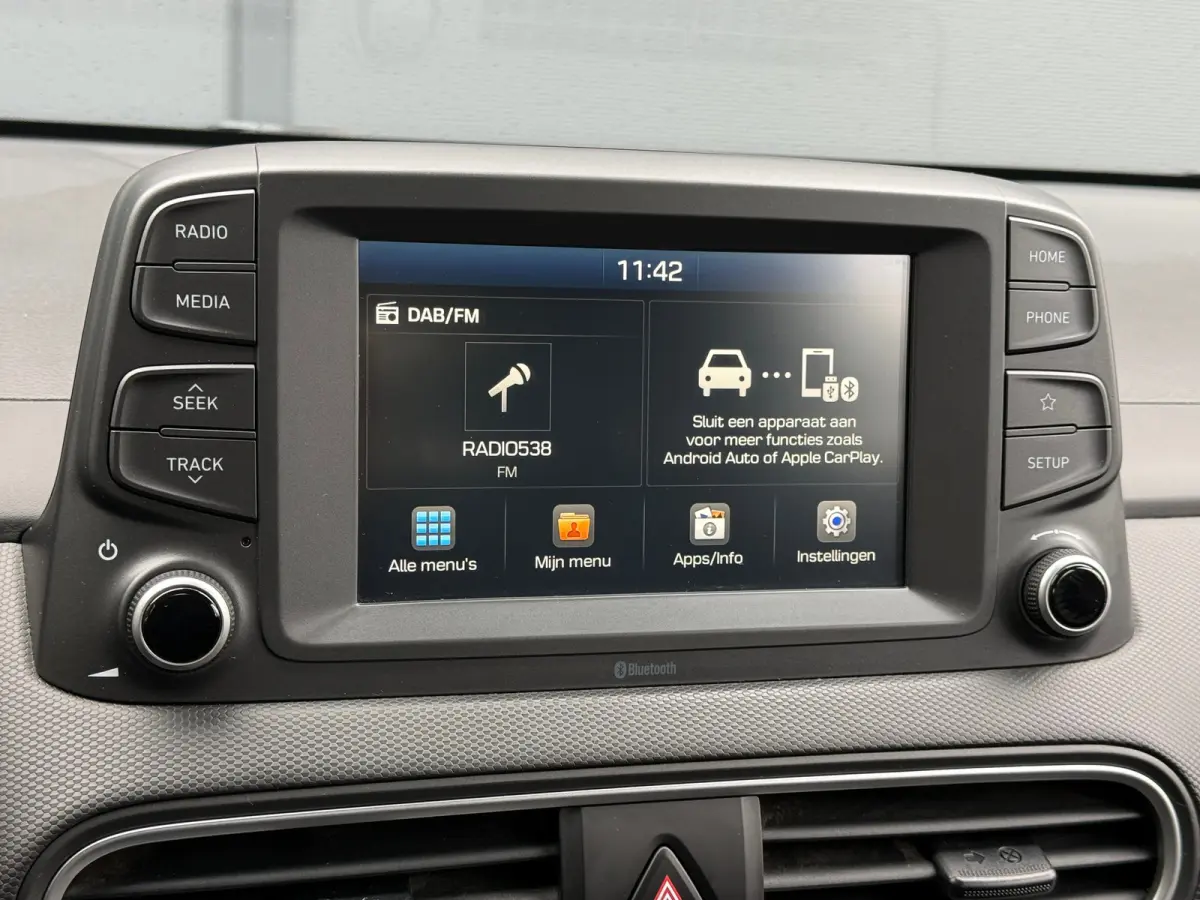 1.0 T-GDI Comfort / Achteruitrijcamera / Apple CarPlay & Android Auto / Rijstrookassistent / Cruise control / Parkeersensoren achter / Lichtmetalen velgen / LED-dagrijverlichting / Multifunc