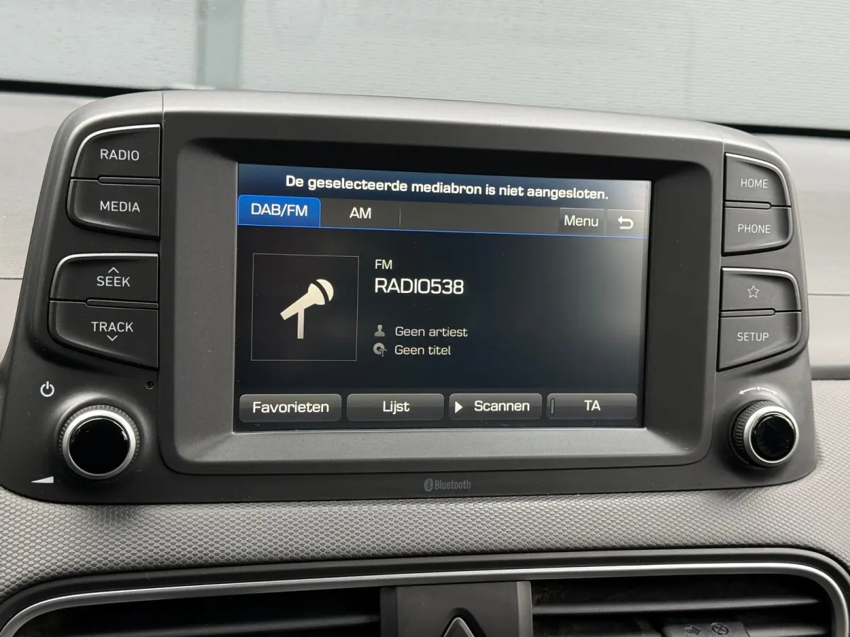 1.0 T-GDI Comfort / Achteruitrijcamera / Apple CarPlay & Android Auto / Rijstrookassistent / Cruise control / Parkeersensoren achter / Lichtmetalen velgen / LED-dagrijverlichting / Multifunc