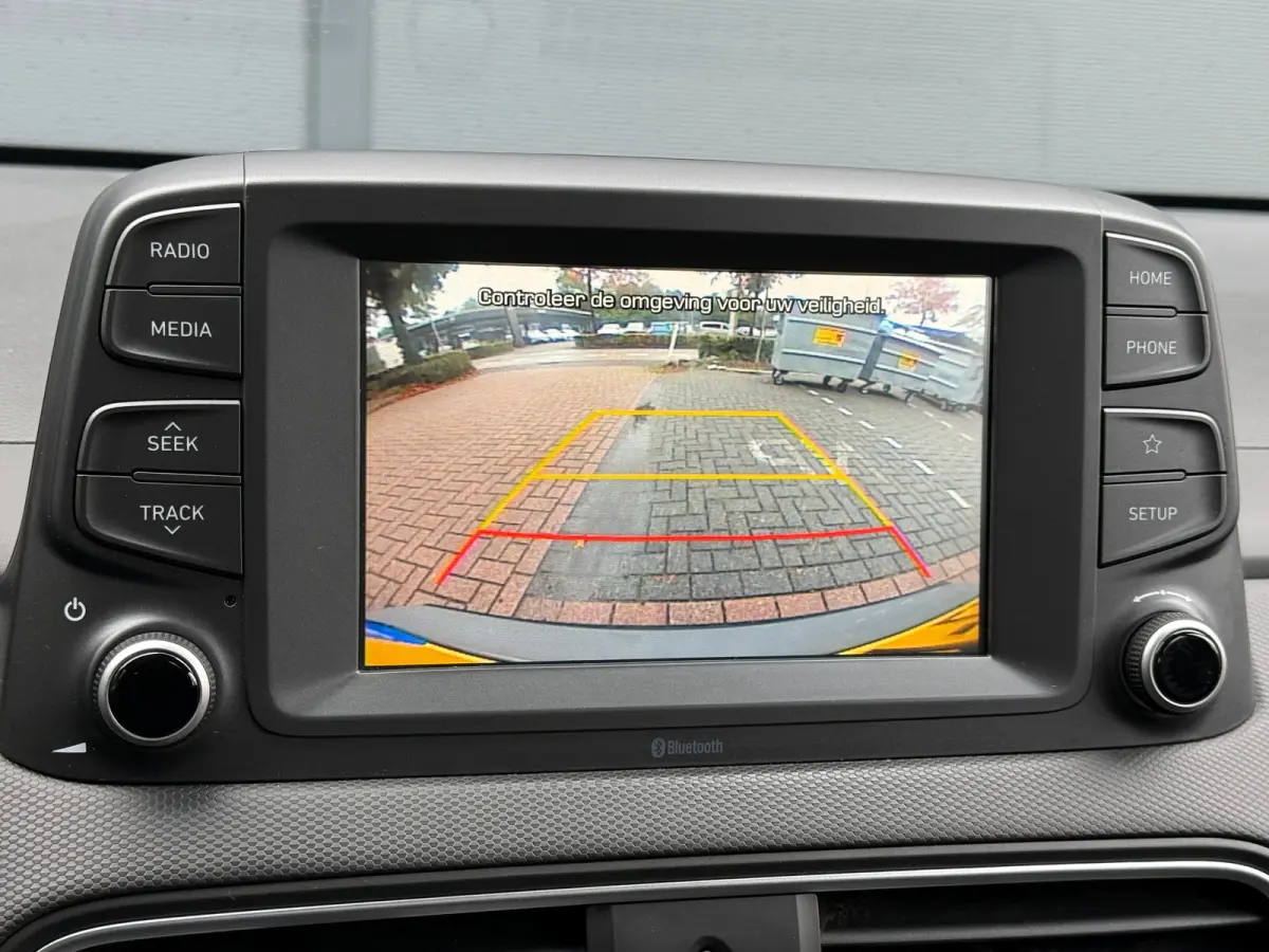 1.0 T-GDI Comfort / Achteruitrijcamera / Apple CarPlay & Android Auto / Rijstrookassistent / Cruise control / Parkeersensoren achter / Lichtmetalen velgen / LED-dagrijverlichting / Multifunc