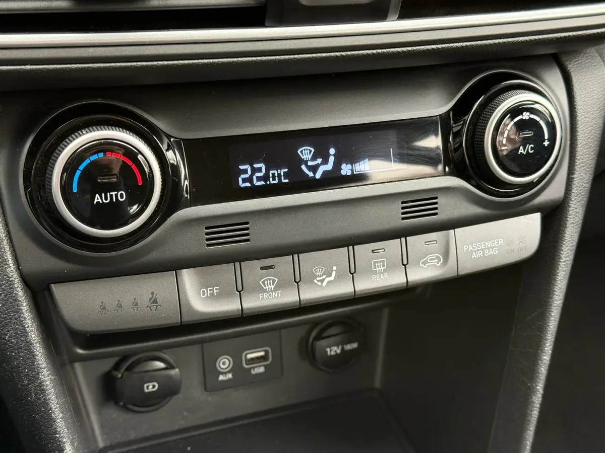 1.0 T-GDI Comfort / Achteruitrijcamera / Apple CarPlay & Android Auto / Rijstrookassistent / Cruise control / Parkeersensoren achter / Lichtmetalen velgen / LED-dagrijverlichting / Multifunc