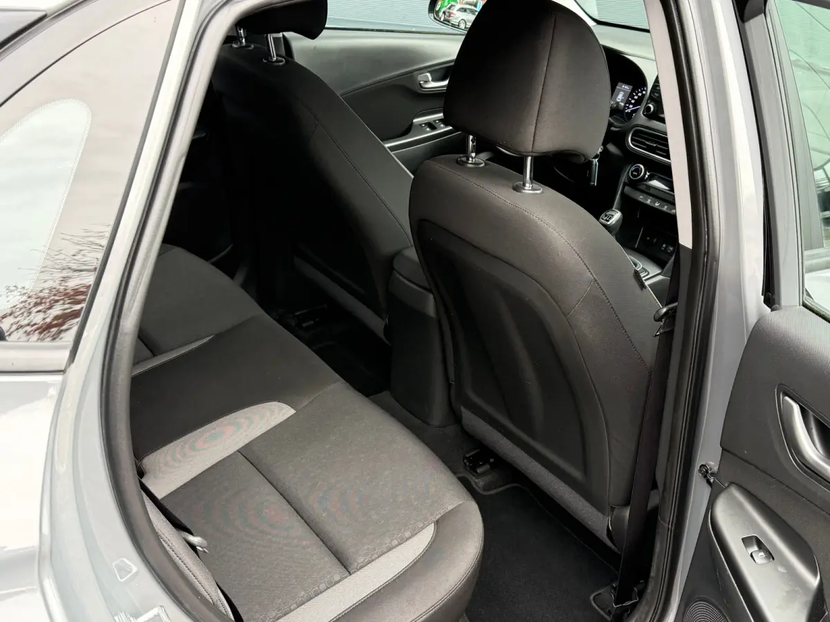 1.0 T-GDI Comfort / Achteruitrijcamera / Apple CarPlay & Android Auto / Rijstrookassistent / Cruise control / Parkeersensoren achter / Lichtmetalen velgen / LED-dagrijverlichting / Multifunc