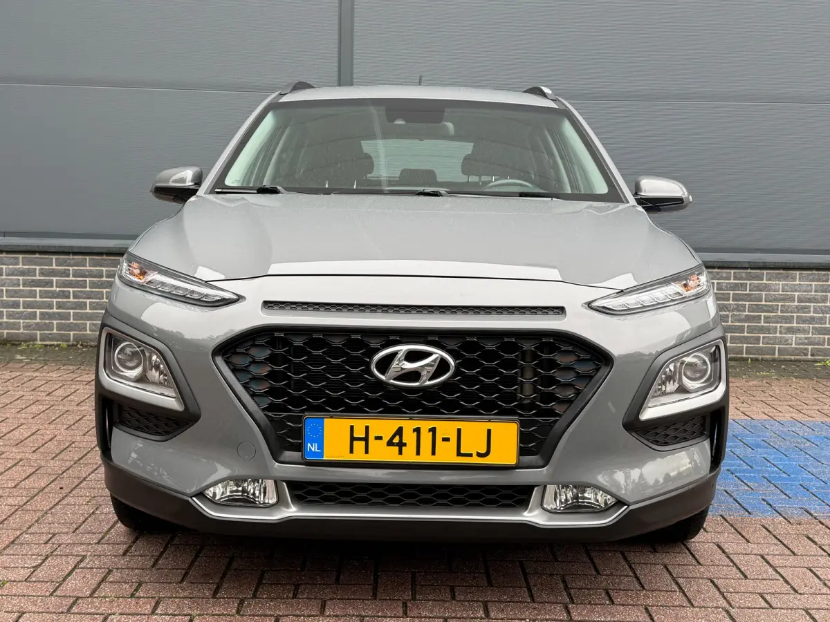 1.0 T-GDI Comfort / Achteruitrijcamera / Apple CarPlay & Android Auto / Rijstrookassistent / Cruise control / Parkeersensoren achter / Lichtmetalen velgen / LED-dagrijverlichting / Multifunc