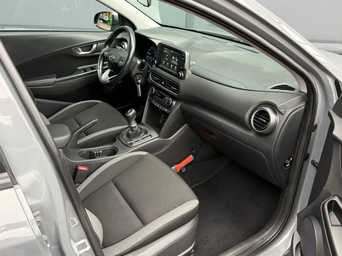 1.0 T-GDI Comfort / Achteruitrijcamera / Apple CarPlay & Android Auto / Rijstrookassistent / Cruise control / Parkeersensoren achter / Lichtmetalen velgen / LED-dagrijverlichting / Multifunc