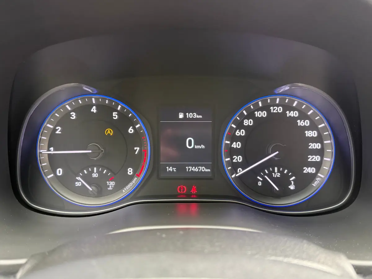1.0 T-GDI Comfort / Achteruitrijcamera / Apple CarPlay & Android Auto / Rijstrookassistent / Cruise control / Parkeersensoren achter / Lichtmetalen velgen / LED-dagrijverlichting / Multifunc