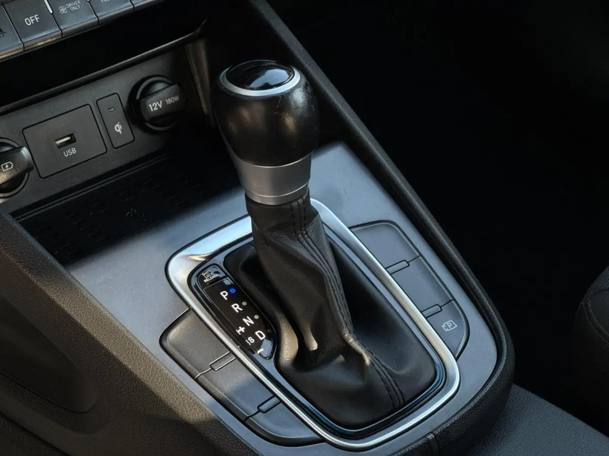 1.6 HEV Creative Automaat // Head-Up // CarPlay // Camera // Keyless