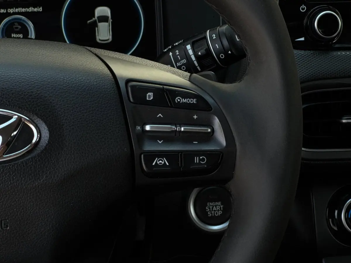 1.6 HEV Creative Automaat // Head-Up // CarPlay // Camera // Keyless