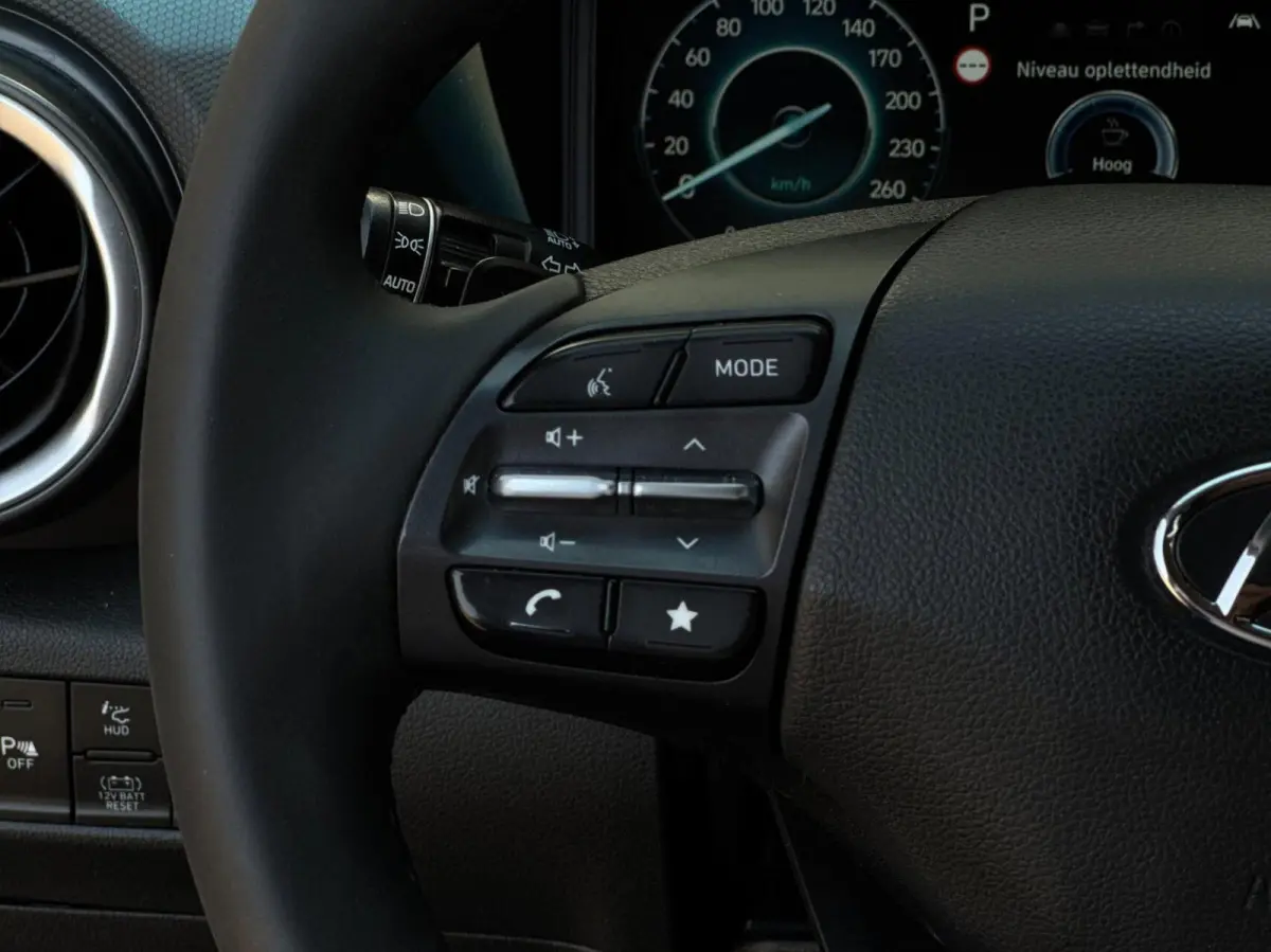 1.6 HEV Creative Automaat // Head-Up // CarPlay // Camera // Keyless