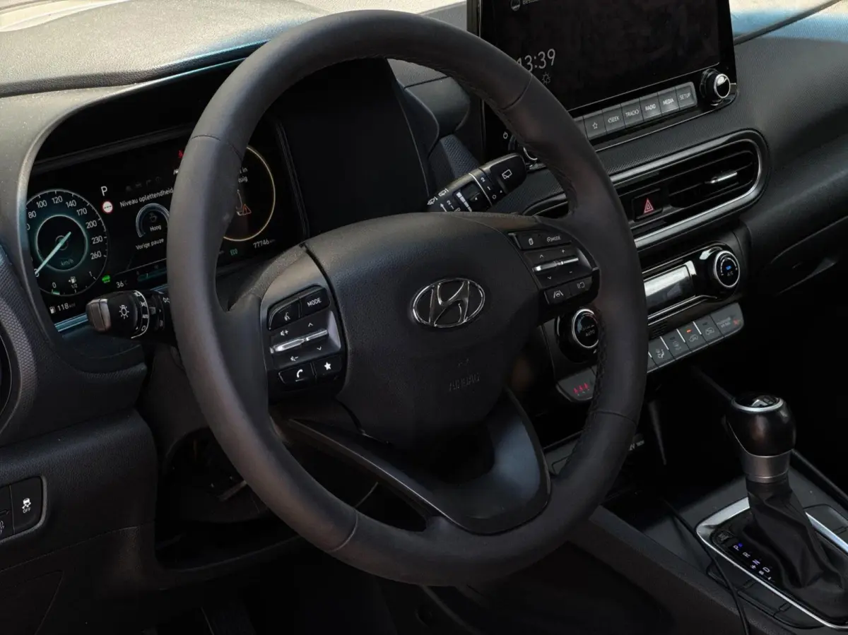 1.6 HEV Creative Automaat // Head-Up // CarPlay // Camera // Keyless