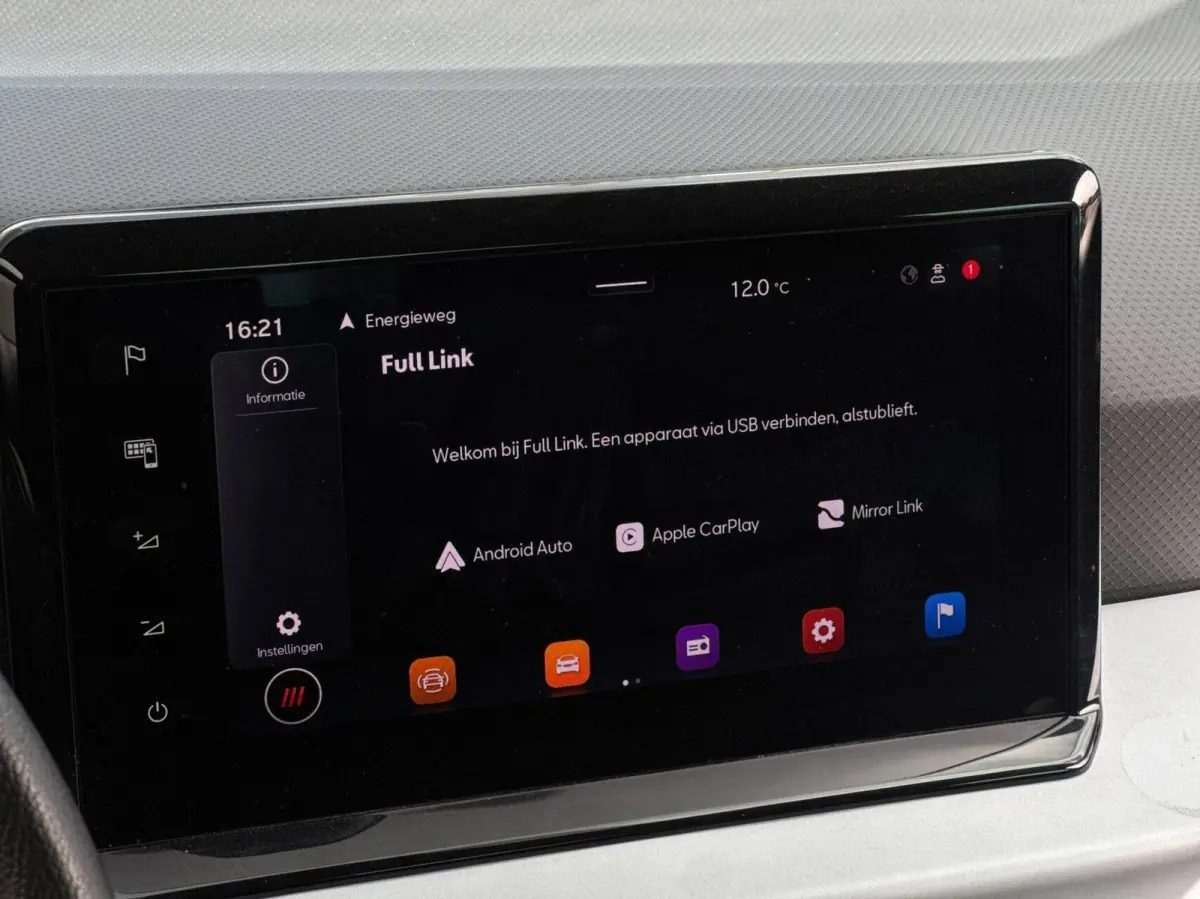 1.0 TSI DSG Automaat // Navi // Camera // CarPlay // Stoelverwarming // LED