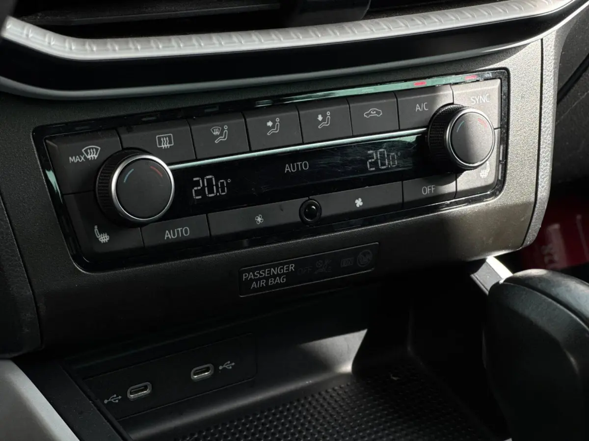 1.0 TSI DSG Automaat // Navi // Camera // CarPlay // Stoelverwarming // LED