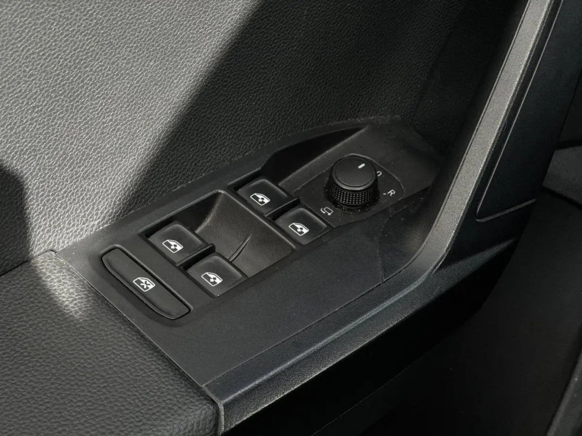 1.0 TSI DSG Automaat // Navi // Camera // CarPlay // Stoelverwarming // LED