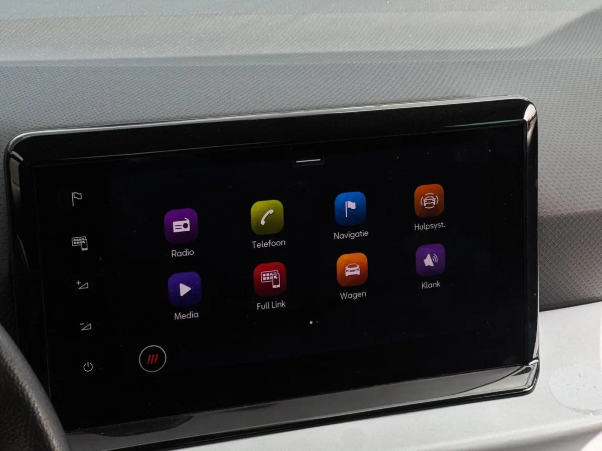 1.0 TSI DSG Automaat // Navi // Camera // CarPlay // Stoelverwarming // LED