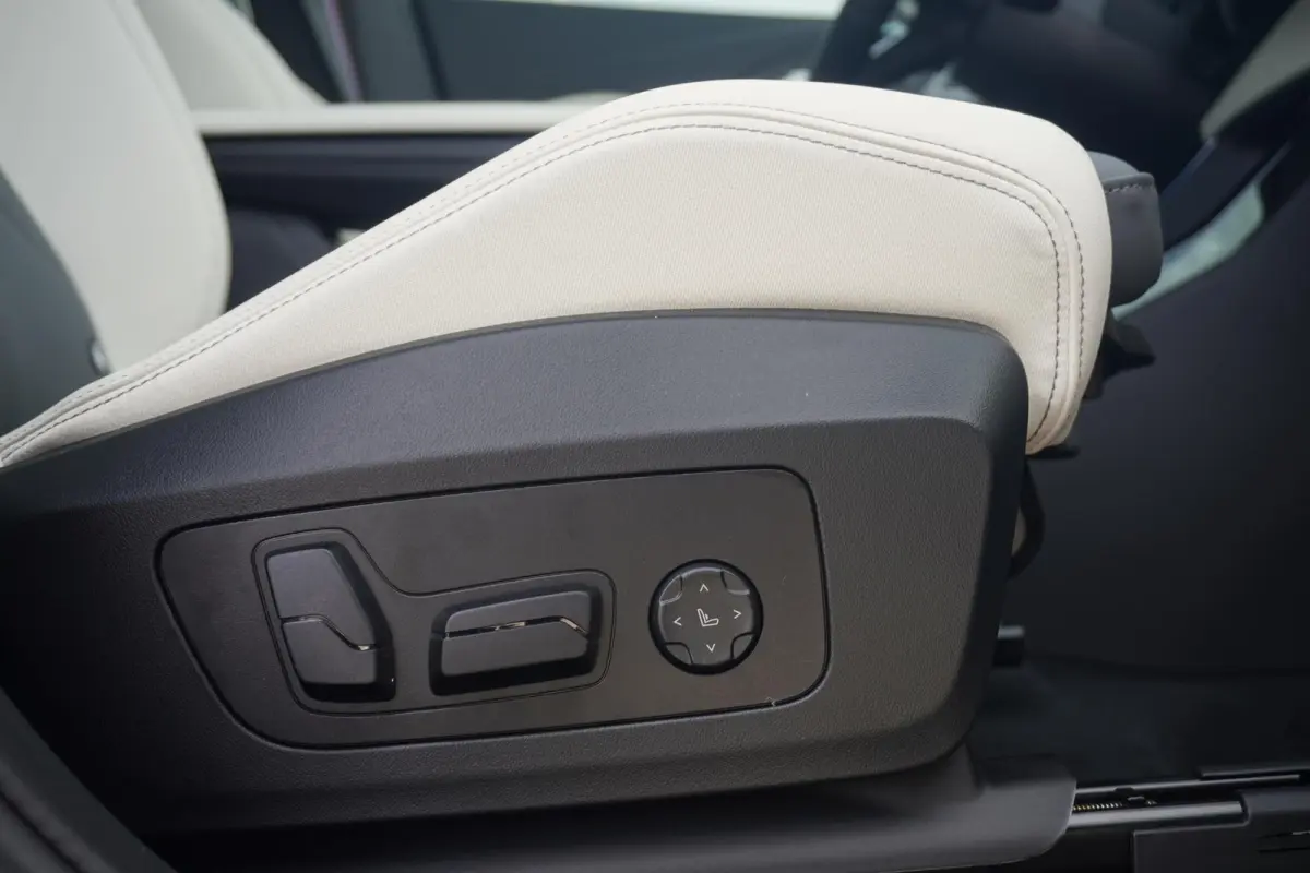 eDrive20 M Sport Pro | Trekhaak | Schuif-kanteldak | Head-up | Harman Kardon | Elektrische Stoelen + Memory | Rondomzicht camera | Dodehoek detectie