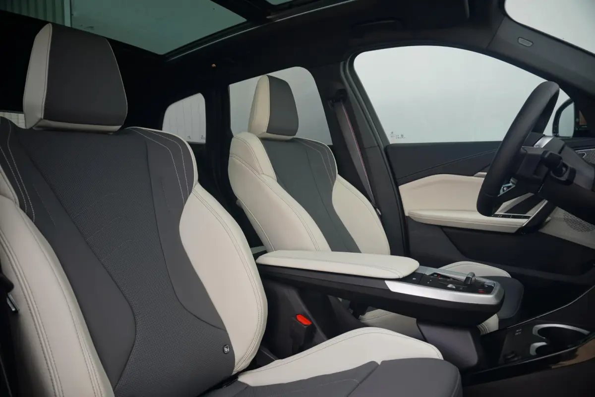 eDrive20 M Sport Pro | Trekhaak | Schuif-kanteldak | Head-up | Harman Kardon | Elektrische Stoelen + Memory | Rondomzicht camera | Dodehoek detectie