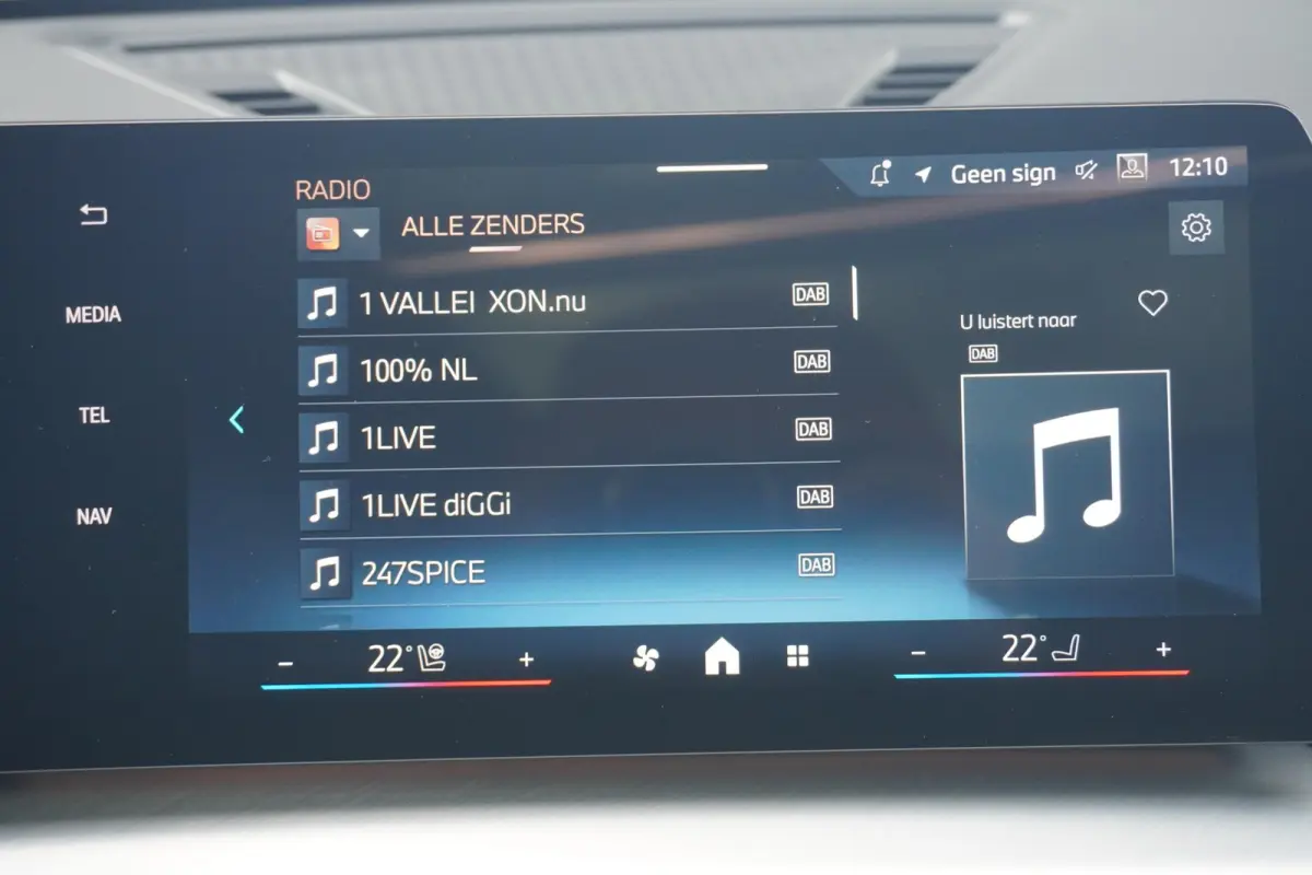 eDrive20 M Sport Pro | Trekhaak | Schuif-kanteldak | Head-up | Harman Kardon | Elektrische Stoelen + Memory | Rondomzicht camera | Dodehoek detectie