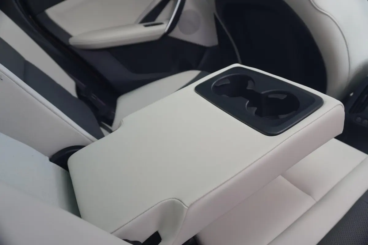 eDrive20 M Sport Pro | Trekhaak | Schuif-kanteldak | Head-up | Harman Kardon | Elektrische Stoelen + Memory | Rondomzicht camera | Dodehoek detectie