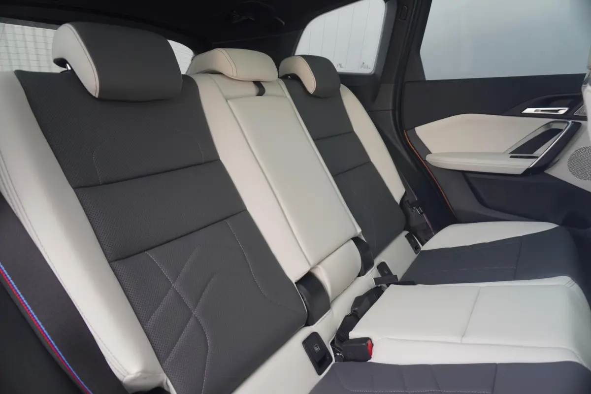 eDrive20 M Sport Pro | Trekhaak | Schuif-kanteldak | Head-up | Harman Kardon | Elektrische Stoelen + Memory | Rondomzicht camera | Dodehoek detectie