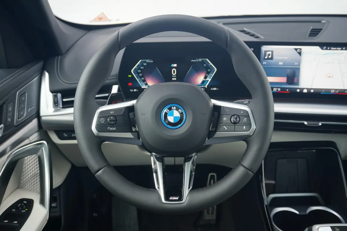 eDrive20 M Sport Pro | Trekhaak | Schuif-kanteldak | Head-up | Harman Kardon | Elektrische Stoelen + Memory | Rondomzicht camera | Dodehoek detectie