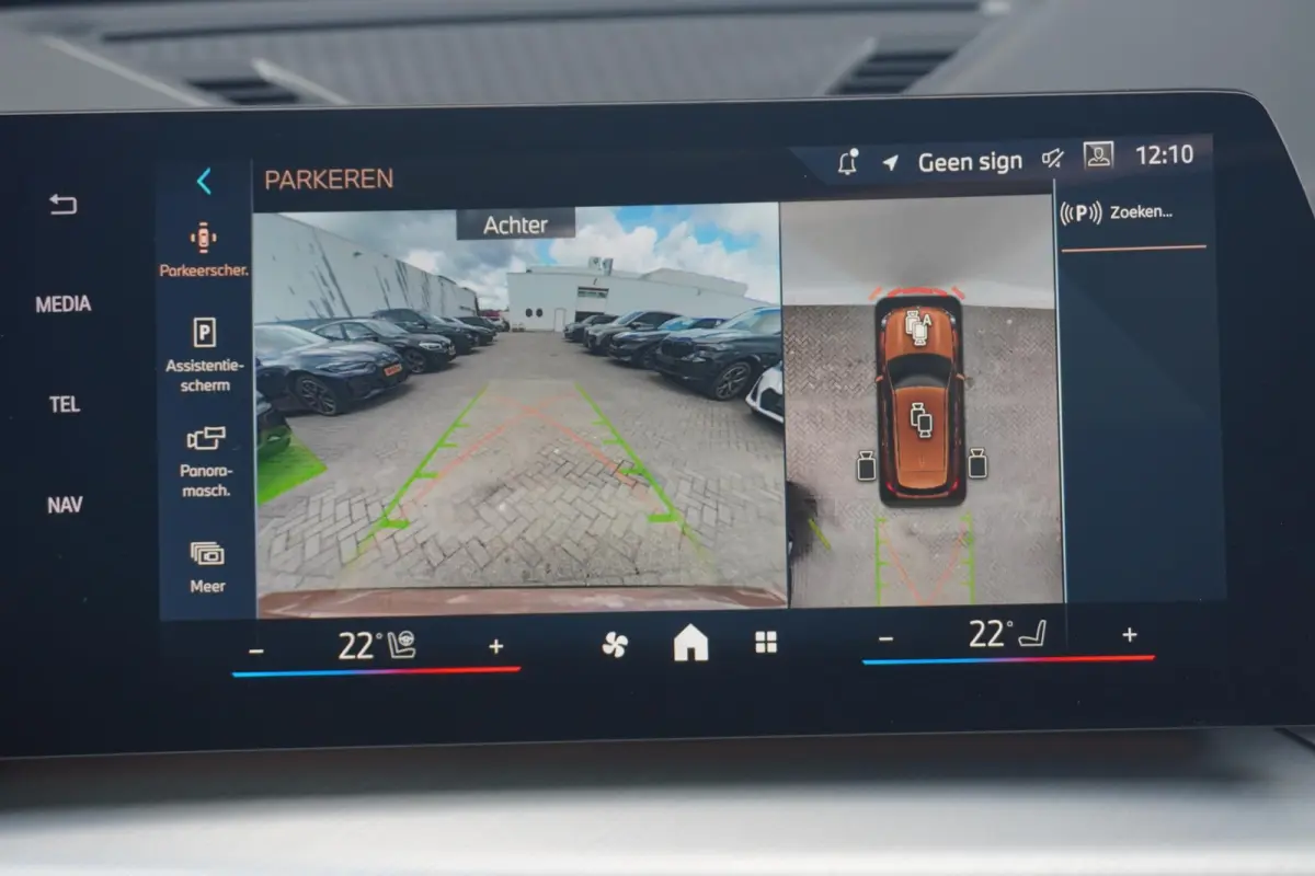 eDrive20 M Sport Pro | Trekhaak | Schuif-kanteldak | Head-up | Harman Kardon | Elektrische Stoelen + Memory | Rondomzicht camera | Dodehoek detectie