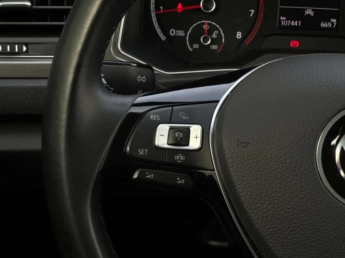 1.0 TSI Style // Dealeronderhouden // 4-Seizoensbanden // CarPlay // PDC