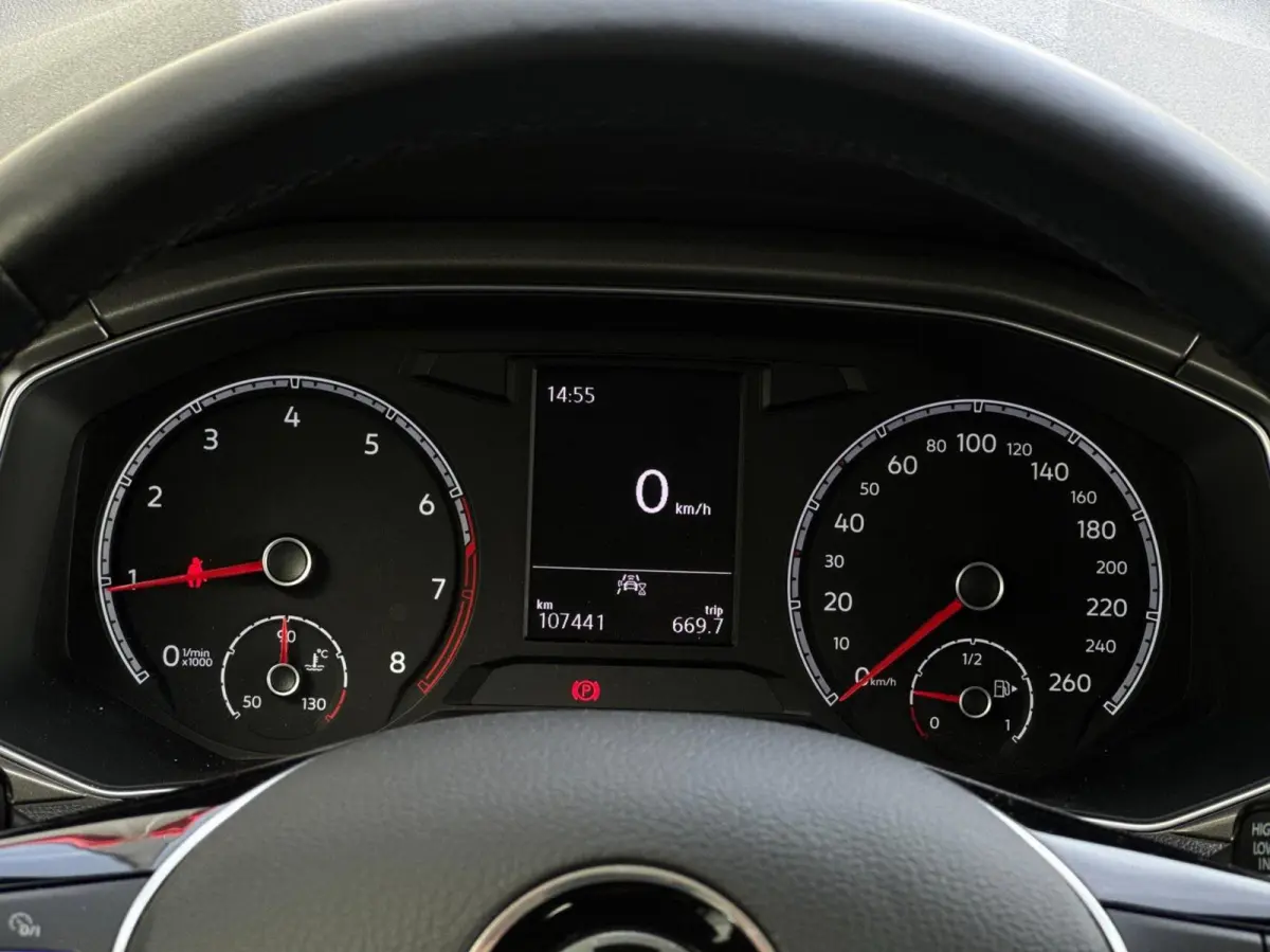 1.0 TSI Style // Dealeronderhouden // 4-Seizoensbanden // CarPlay // PDC
