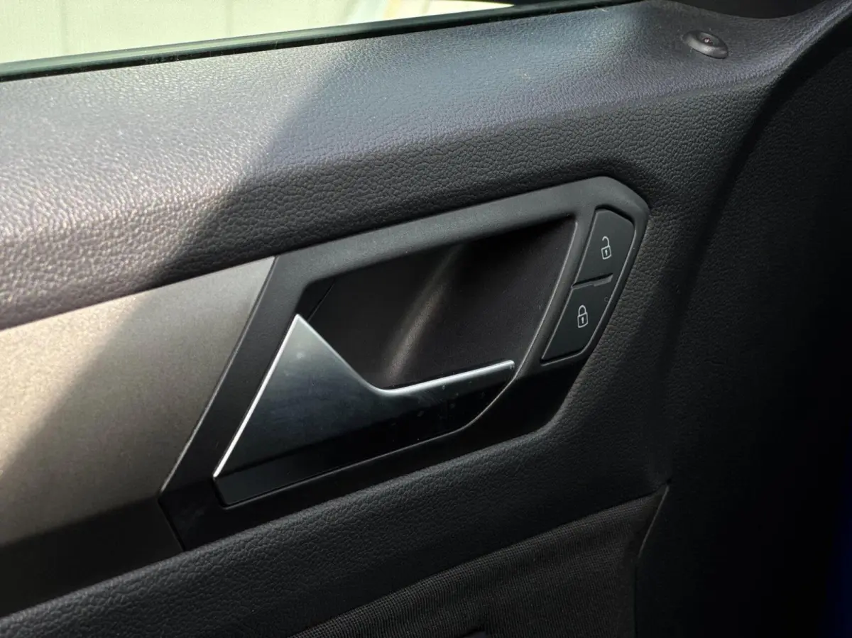 1.0 TSI Style // Dealeronderhouden // 4-Seizoensbanden // CarPlay // PDC