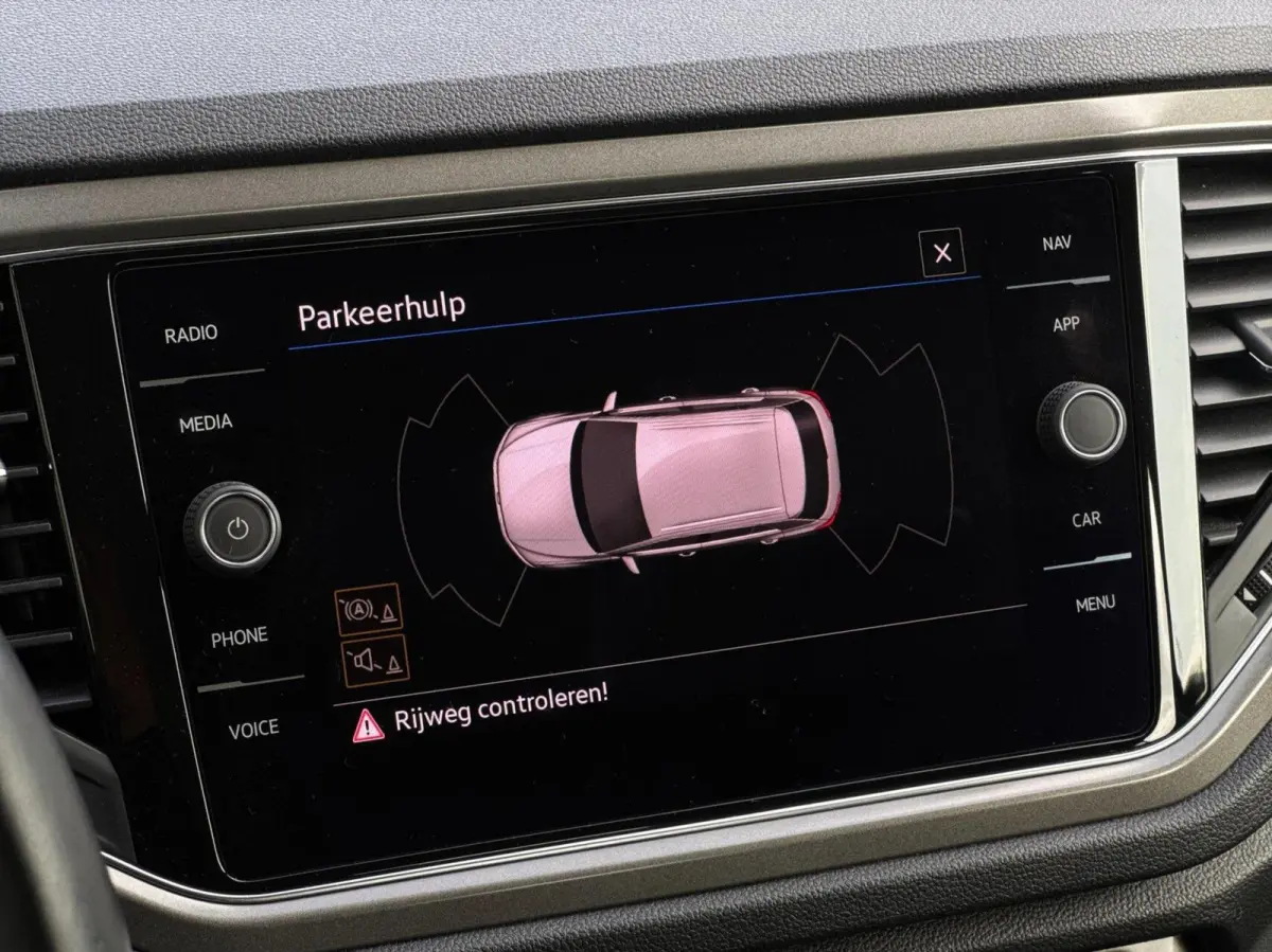 1.0 TSI Style // Dealeronderhouden // 4-Seizoensbanden // CarPlay // PDC