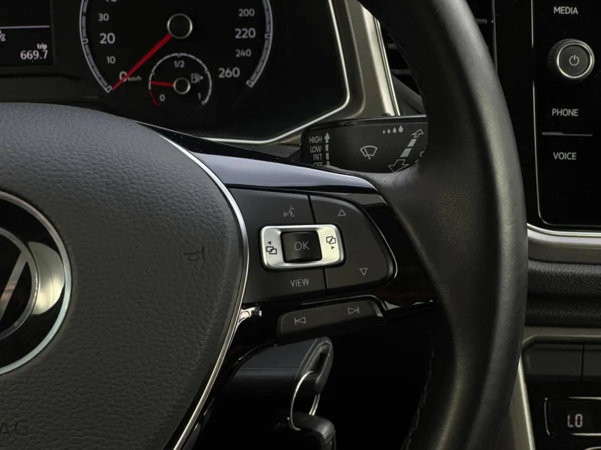 1.0 TSI Style // Dealeronderhouden // 4-Seizoensbanden // CarPlay // PDC