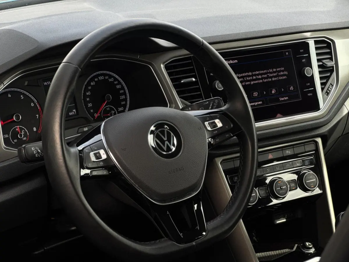 1.0 TSI Style // Dealeronderhouden // 4-Seizoensbanden // CarPlay // PDC