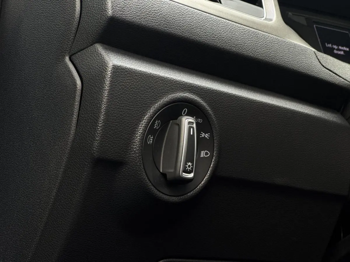 1.0 TSI Style // Dealeronderhouden // 4-Seizoensbanden // CarPlay // PDC