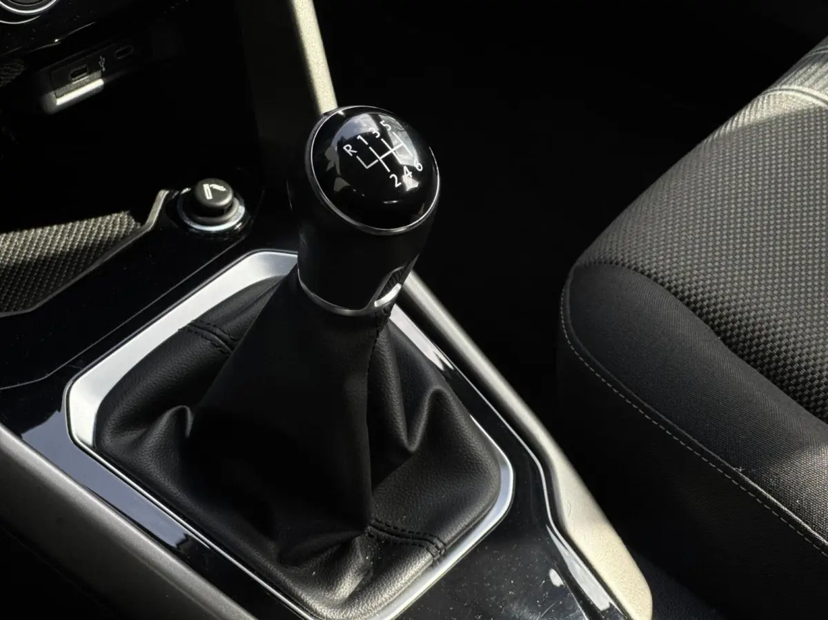 1.0 TSI Style // Dealeronderhouden // 4-Seizoensbanden // CarPlay // PDC