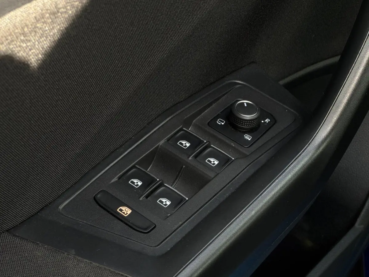 1.0 TSI Style // Dealeronderhouden // 4-Seizoensbanden // CarPlay // PDC