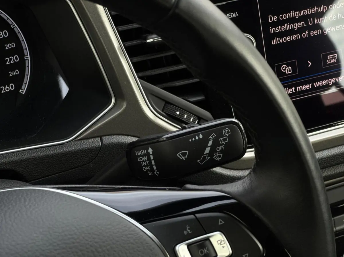 1.0 TSI Style // Dealeronderhouden // 4-Seizoensbanden // CarPlay // PDC