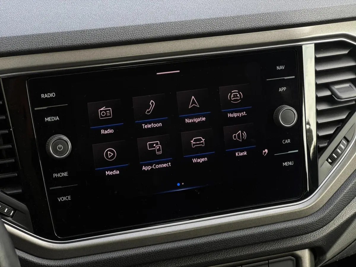 1.0 TSI Style // Dealeronderhouden // 4-Seizoensbanden // CarPlay // PDC