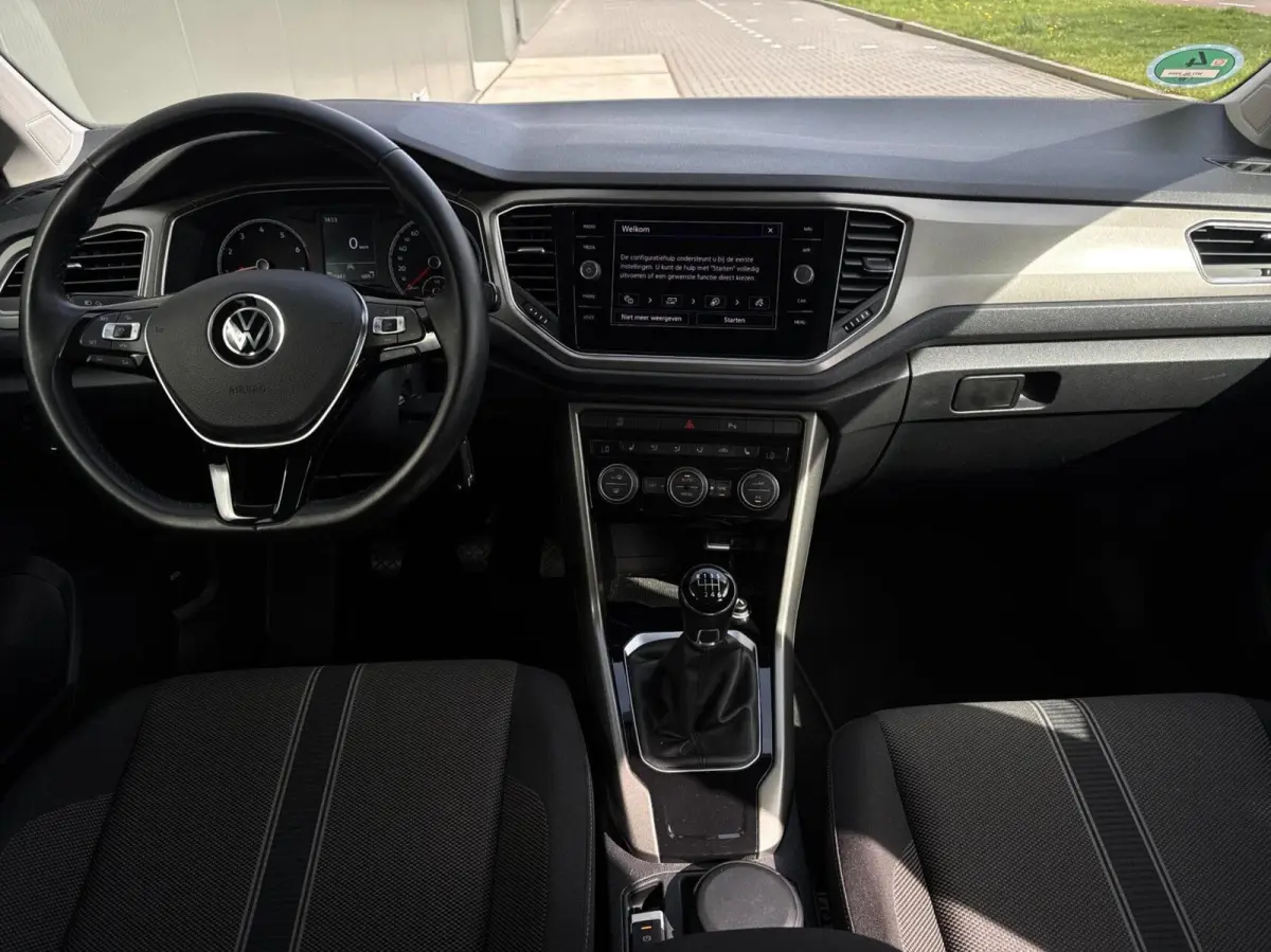 1.0 TSI Style // Dealeronderhouden // 4-Seizoensbanden // CarPlay // PDC