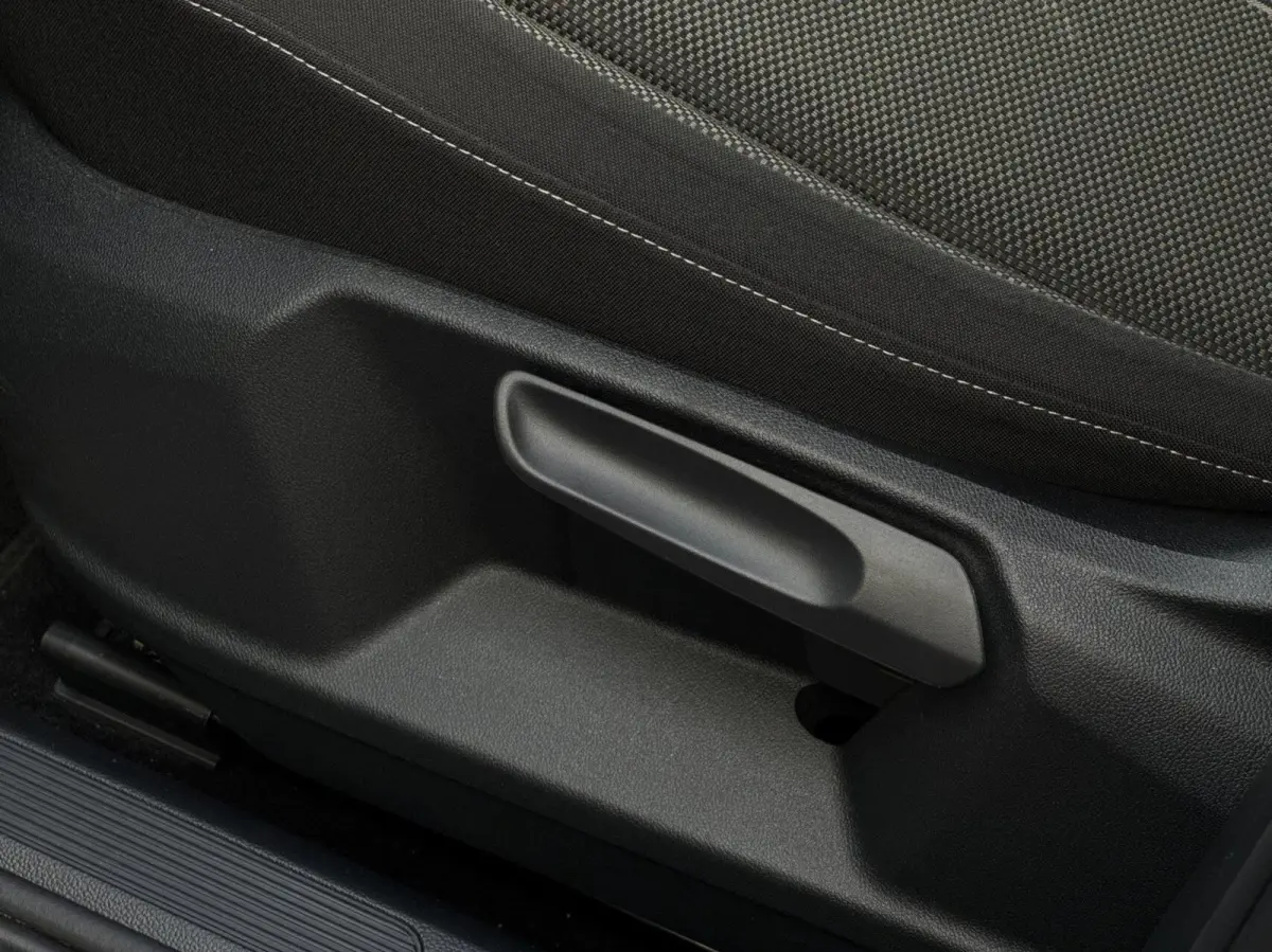 1.0 TSI Style // Dealeronderhouden // 4-Seizoensbanden // CarPlay // PDC