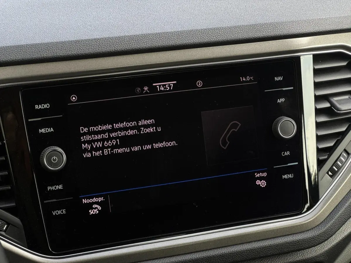 1.0 TSI Style // Dealeronderhouden // 4-Seizoensbanden // CarPlay // PDC