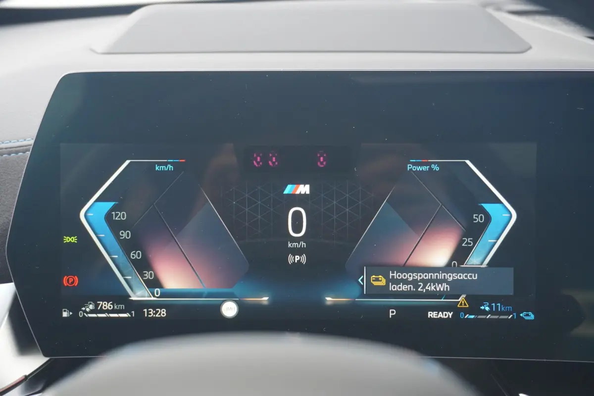 xDrive25e M Sportpakket Pro | Trekhaak | Schuif-kanteldak | Head-up display | Harman Kardon | Elektrische verstelbare stoelen| Rondomzicht camera