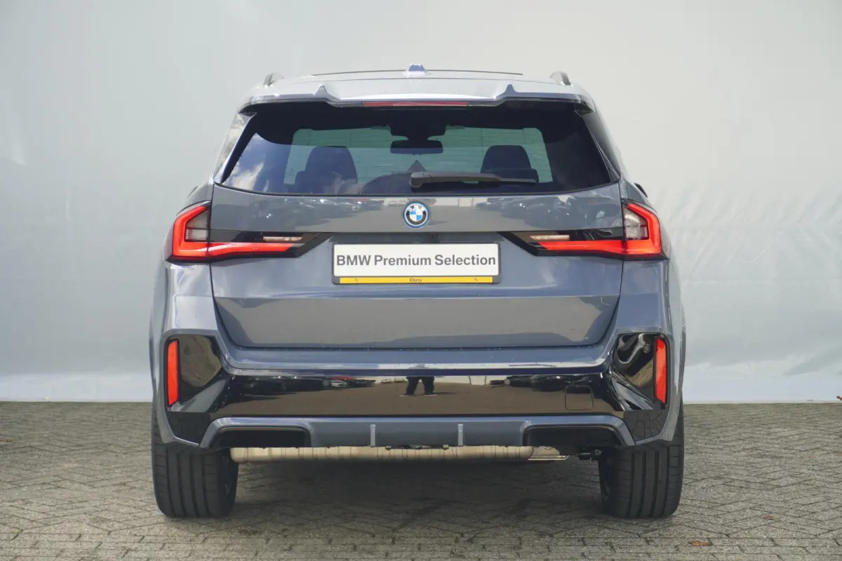 xDrive25e M Sport Pro | Trekhaak | Schuif-kanteldak | Head-up | Harman Kardon | Elektrische Stoelen + Memory | Rondomzicht camera