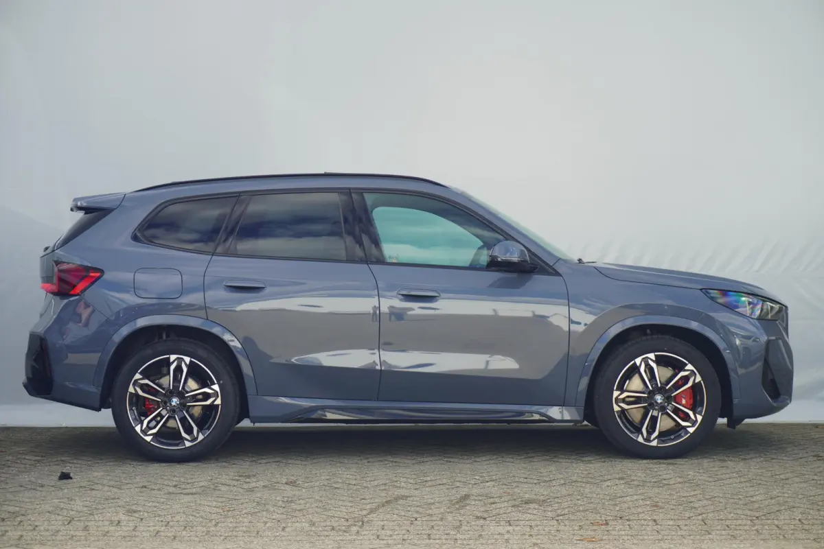 xDrive25e M Sport Pro | Trekhaak | Schuif-kanteldak | Head-up | Harman Kardon | Elektrische Stoelen + Memory | Rondomzicht camera